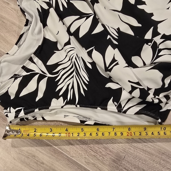 Lands' End Women's One-piece Swimsuit Size Medium Hawaiian Black White. - Picture 14 of 14